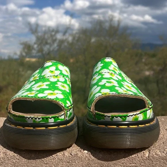 🏴󠁧󠁢󠁥󠁮󠁧󠁿 Vintage MIE Dr. Martens Green Daisy Platform Slides Sandals UK 5